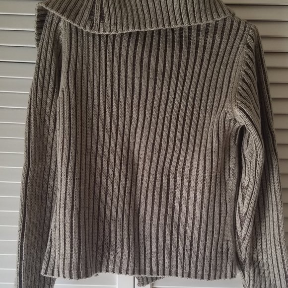 Sweater - Picture 2 of 4